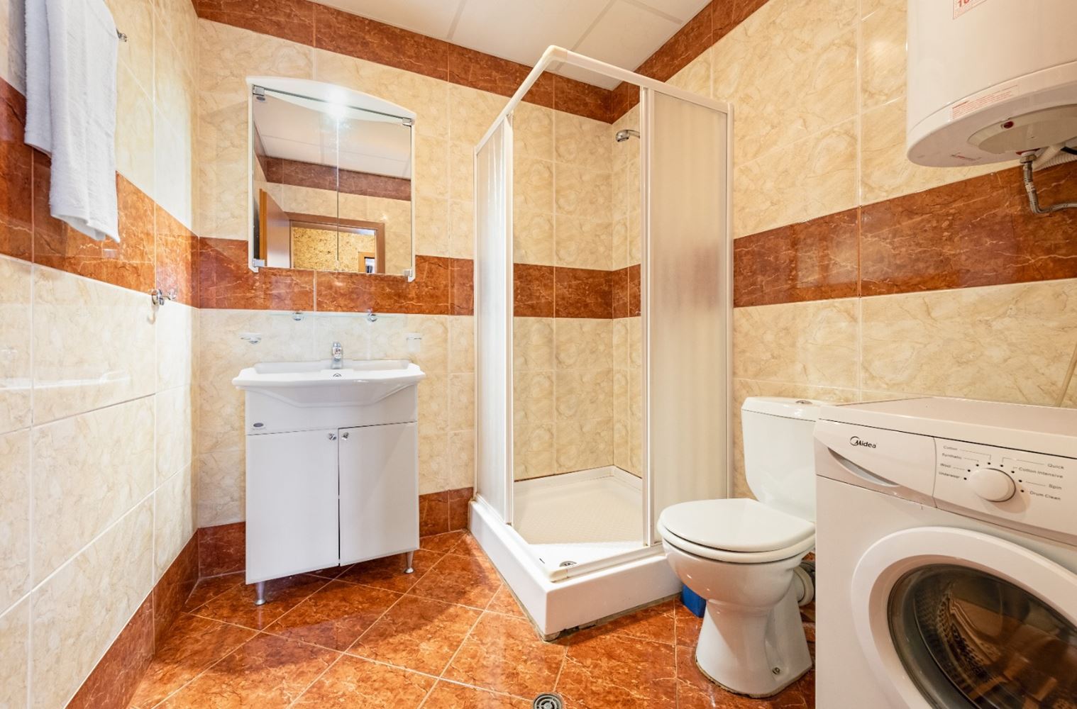 Stylový apartmán se dvěma ložnicemi v první linii s přímým výhledem na moře ve Sveti Vlas – prostor, luxus a plné vybavení