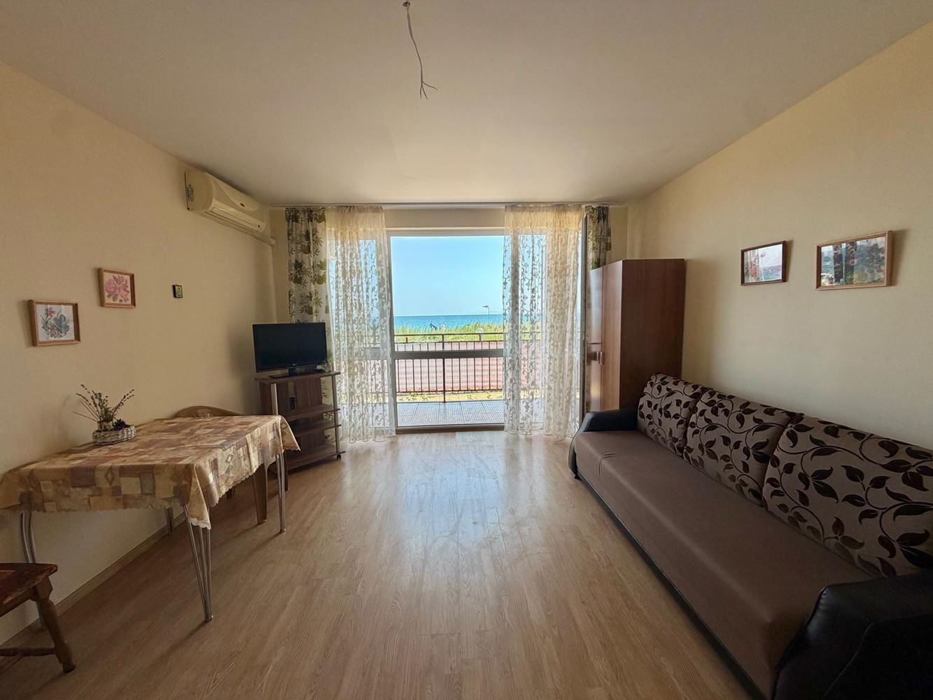 Zařízené studio s panoramatickým výhledem na moře v Ravdě, pouhých 50 metrů od moře