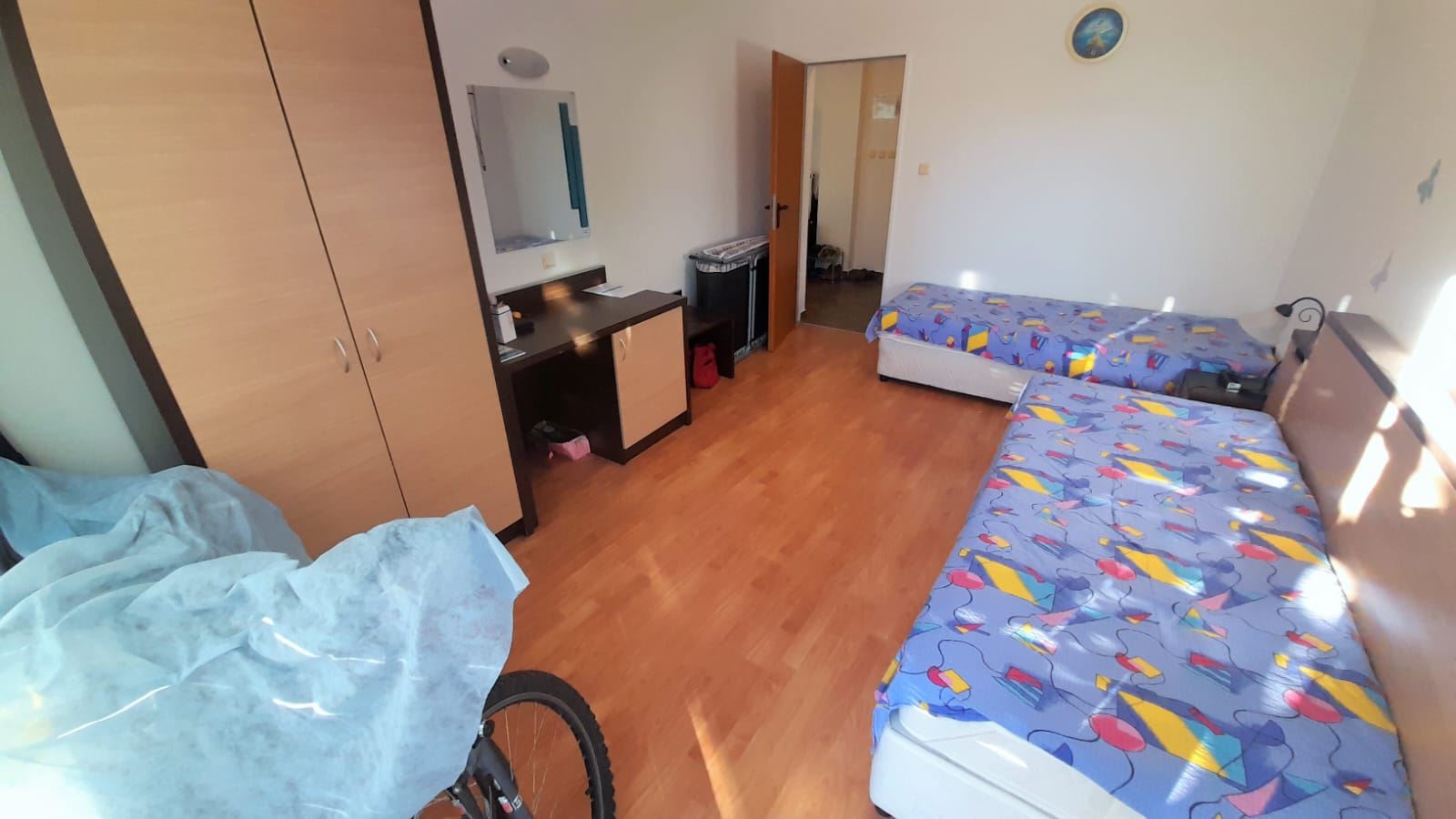 Komfortní apartmán s jednou ložnicí v celoročně fungujícím komplexu s parkováním v čtvrti Sarafovo