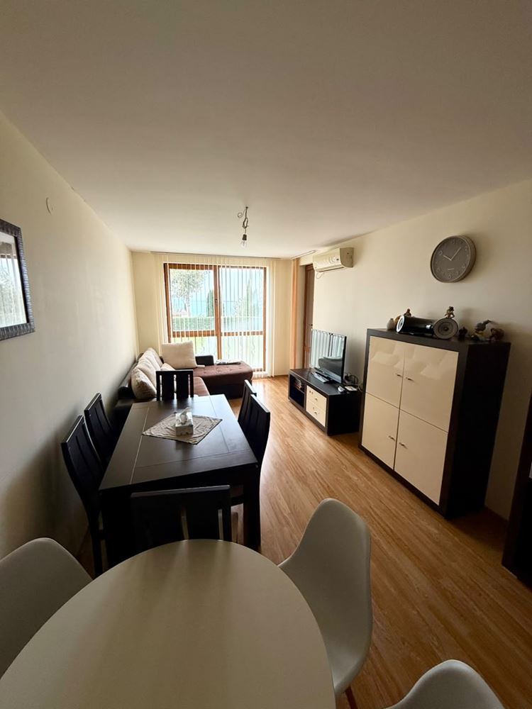 Útulný apartmán ve Sveti Vlas v přízemí – moře, hory a luxusní komplex