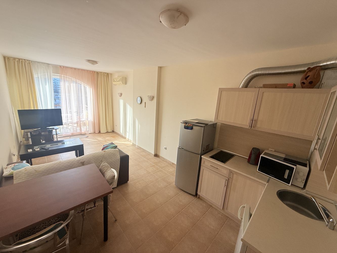 Apartmán s jednou ložnicí v první linii v Ravdě – výhled na moře, útulnost a vše potřebné pro dokonalou dovolenou