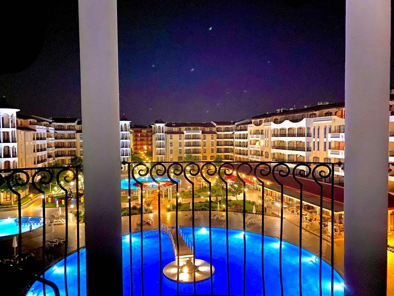 Jedinečný 2+kk apartmán s balkonem a výhledem na bazén v prestižním komplexu ve Slunečném pobřeží