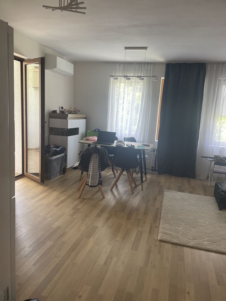 Prostorný apartmán s jednou ložnicí a výhledem na moře jen jednu minutu od pláže ve Sveti Vlas
