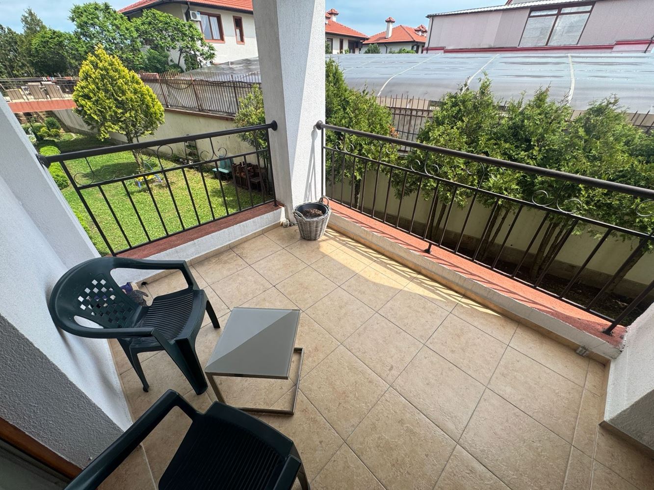 Apartmán s jednou ložnicí v uzavřeném komplexu v Aheloji – plně zařízený a připravený k nastěhování