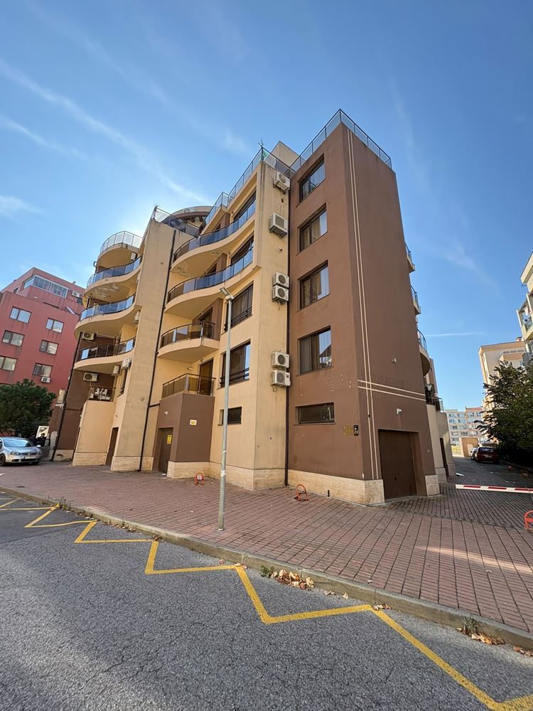Dvoupokojový byt s jednou ložnicí, 50 metrů od moře v Pomorie