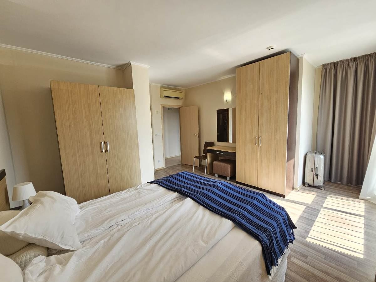 Luxusní apartmán se třemi ložnicemi na první linii u moře v Obzoru – panoramatický výhled na moře a hory