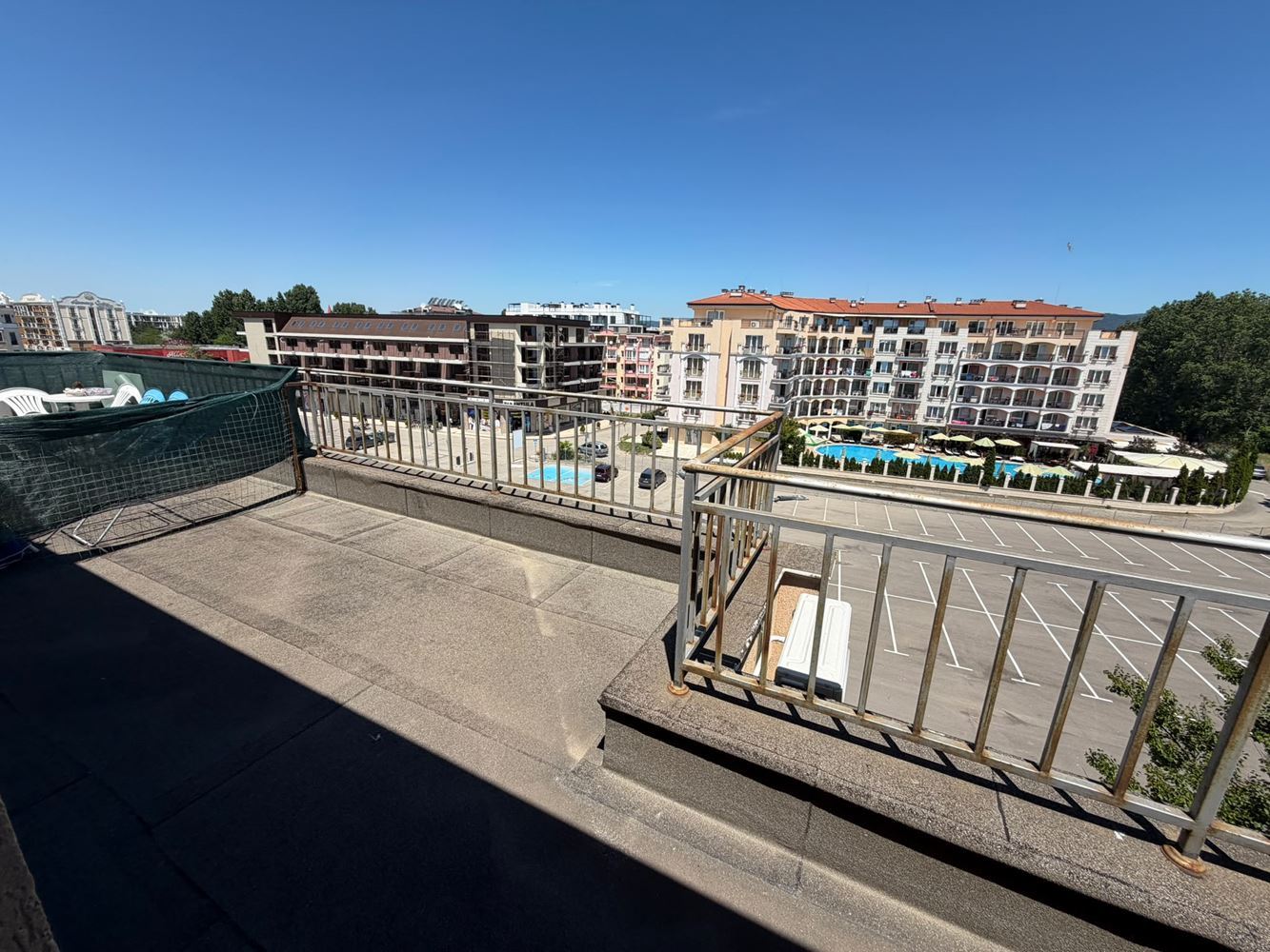 Prostorný apartmán s jednou ložnicí v prestižním uzavřeném komplexu blízko pláže na Slunečním pobřeží