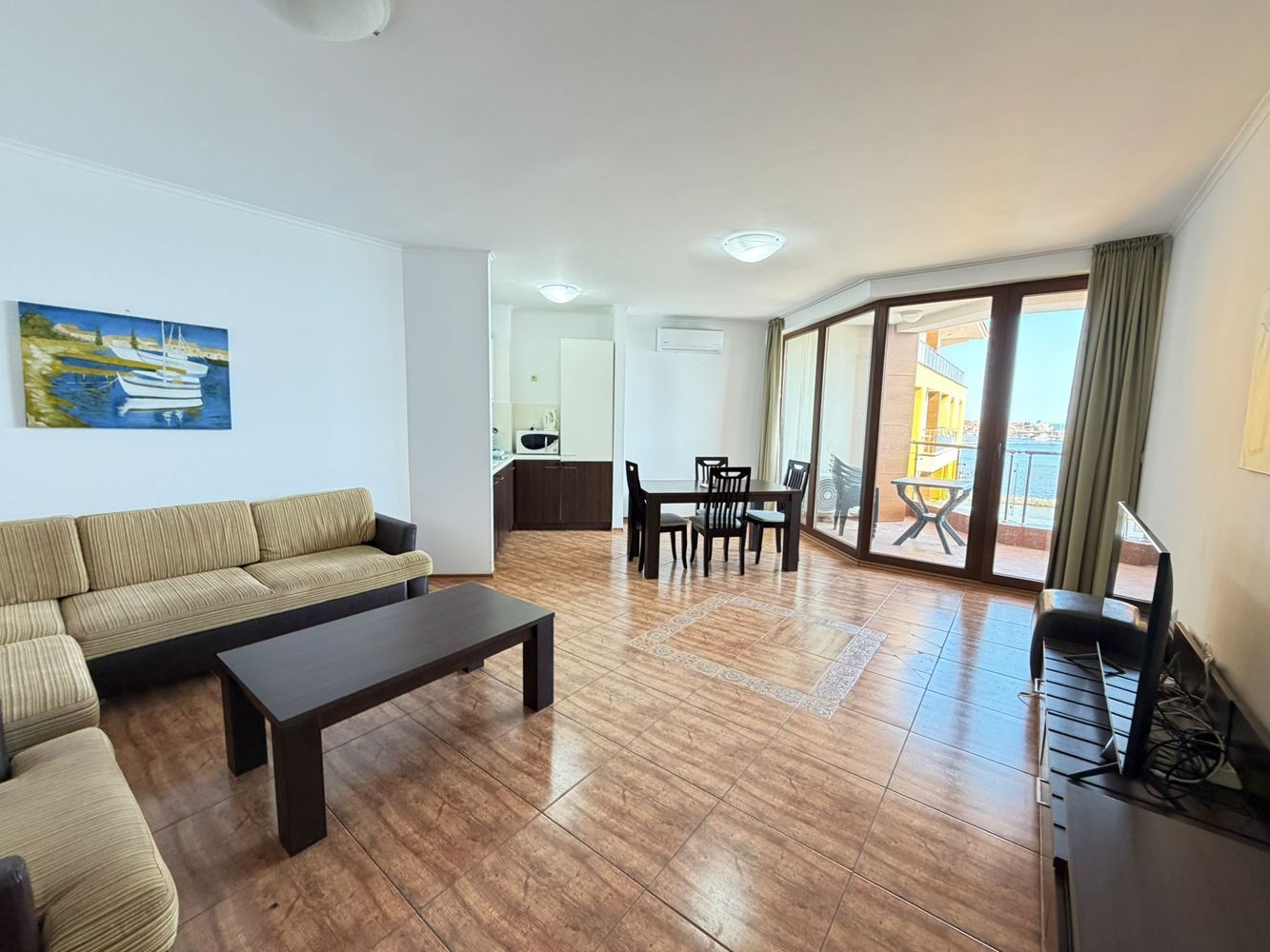 Apartmán se dvěma ložnicemi a přímým výhledem na moře v první linii u moře v Nesebaru