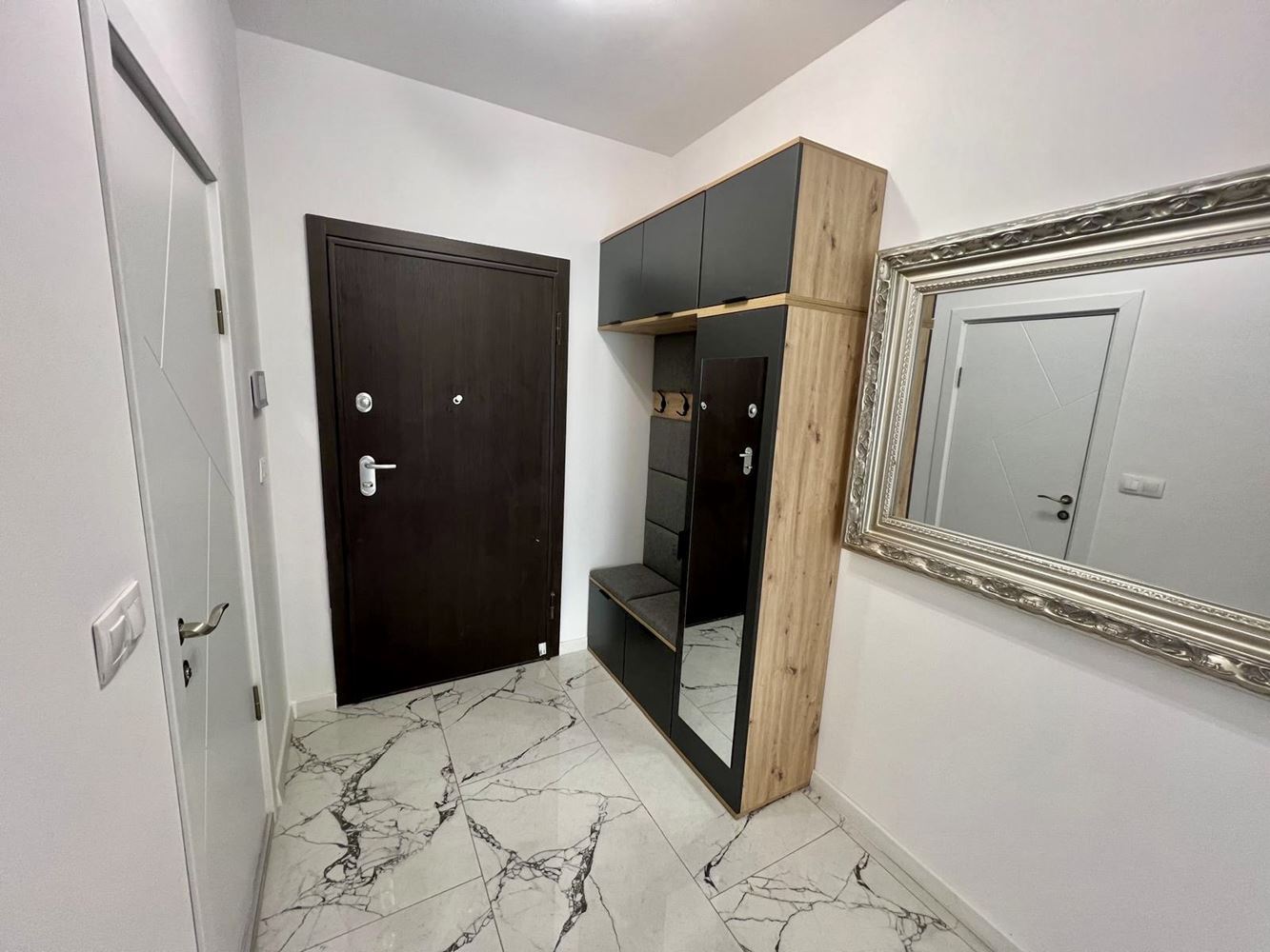 Moderní apartmán s jednou ložnicí s panoramatickým výhledem v prestižním komplexu – připraven k nastěhování