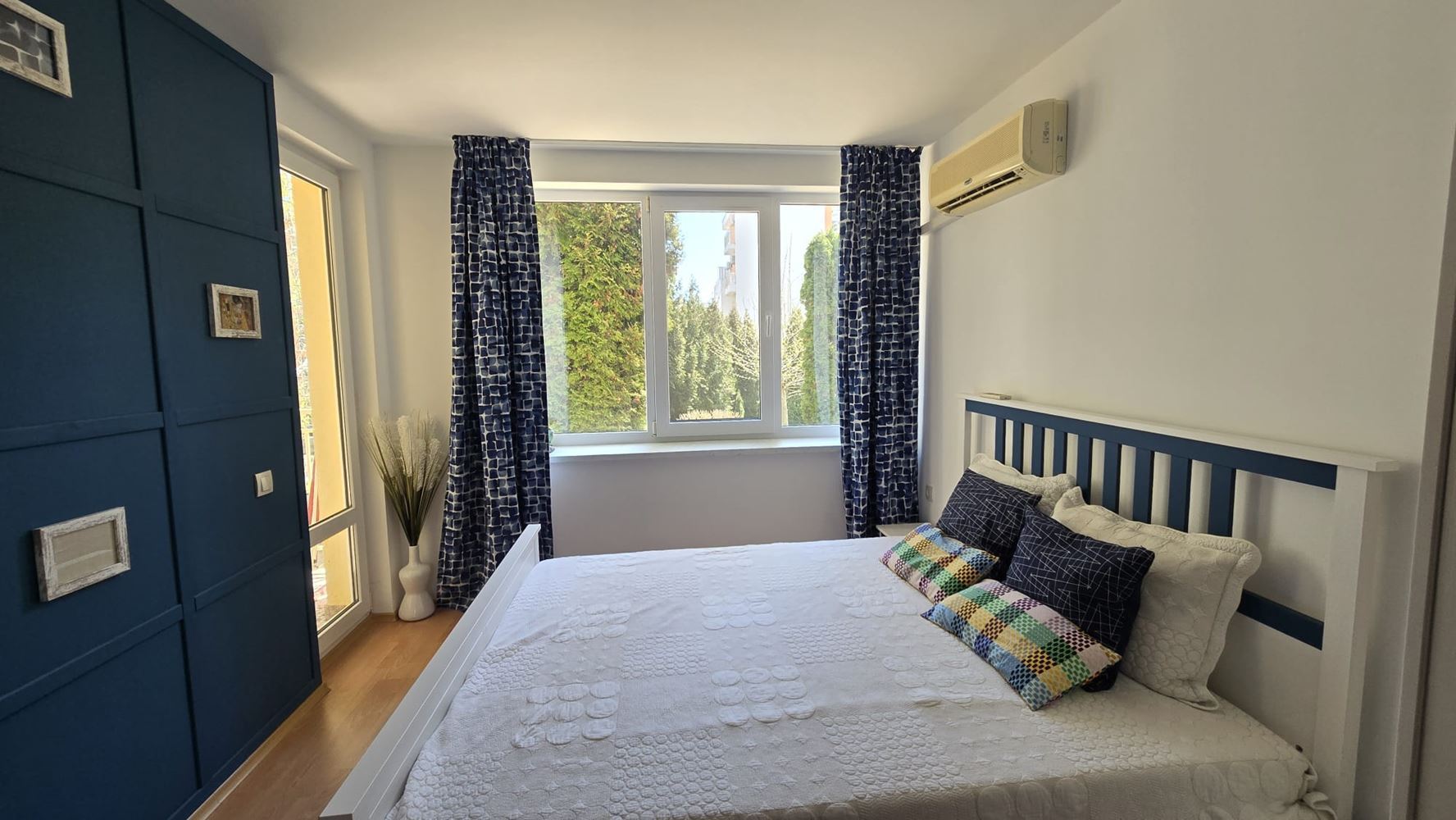 Stylový apartmán s jednou ložnicí v elitním komplexu ve Sveti Vlas – komfort, klid a celoroční pohodlí