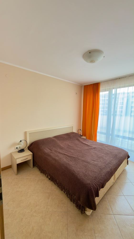 Prostorný apartmán s jednou ložnicí, velkou terasou a výhledem na bazén v Sunny Beach