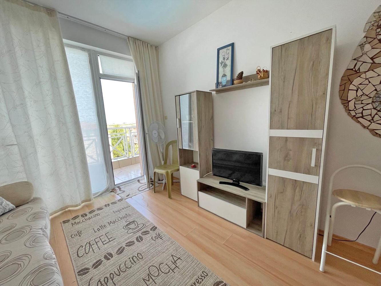 Apartmán s jednou ložnicí a výhledem na bazén v Slunečném pobřeží v komplexu s bohatou infrastrukturou