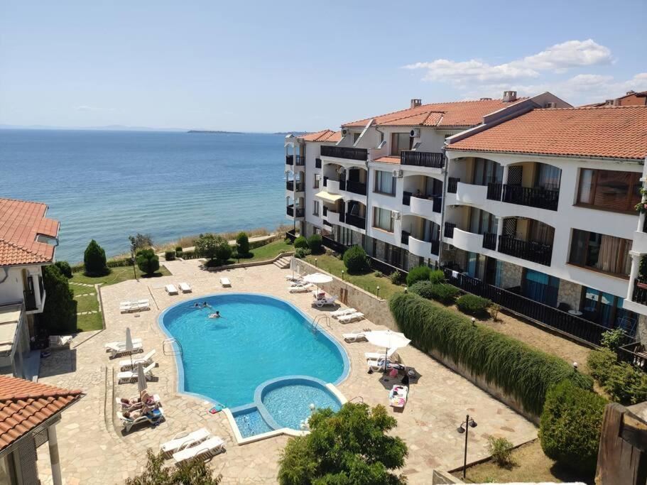 Luxusní apartmán se dvěma ložnicemi na první linii ve VIP zóně Sveti Vlas