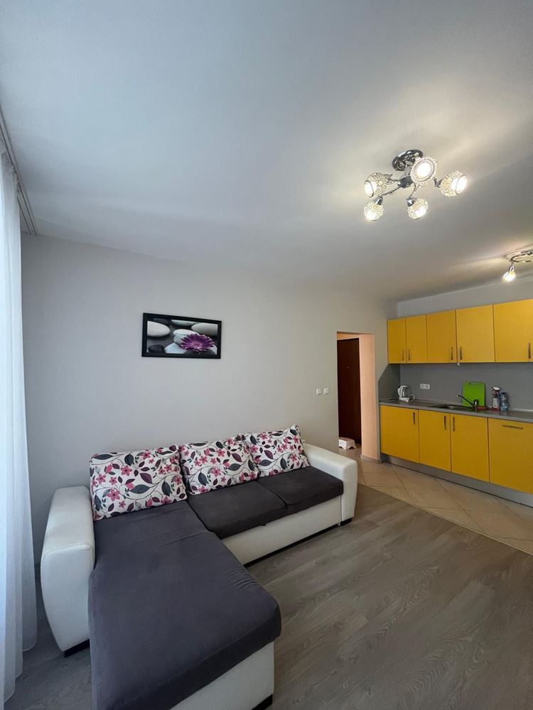 Prostorný apartmán se dvěma ložnicemi, panoramatickou terasou a výhledem na moře v srdci Pomorie