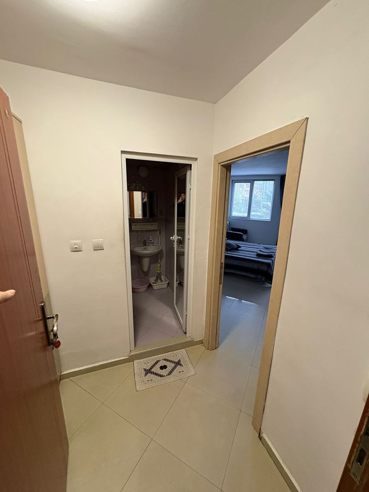 Prostorné plně zařízené studio v Pomorie – východní orientace a výborná poloha 400 m od moře