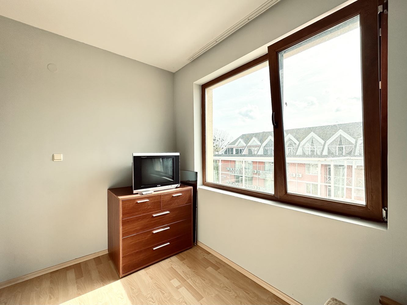  Prostorné studio s působivou panoramatickou terasou na Slunečním pobřeží