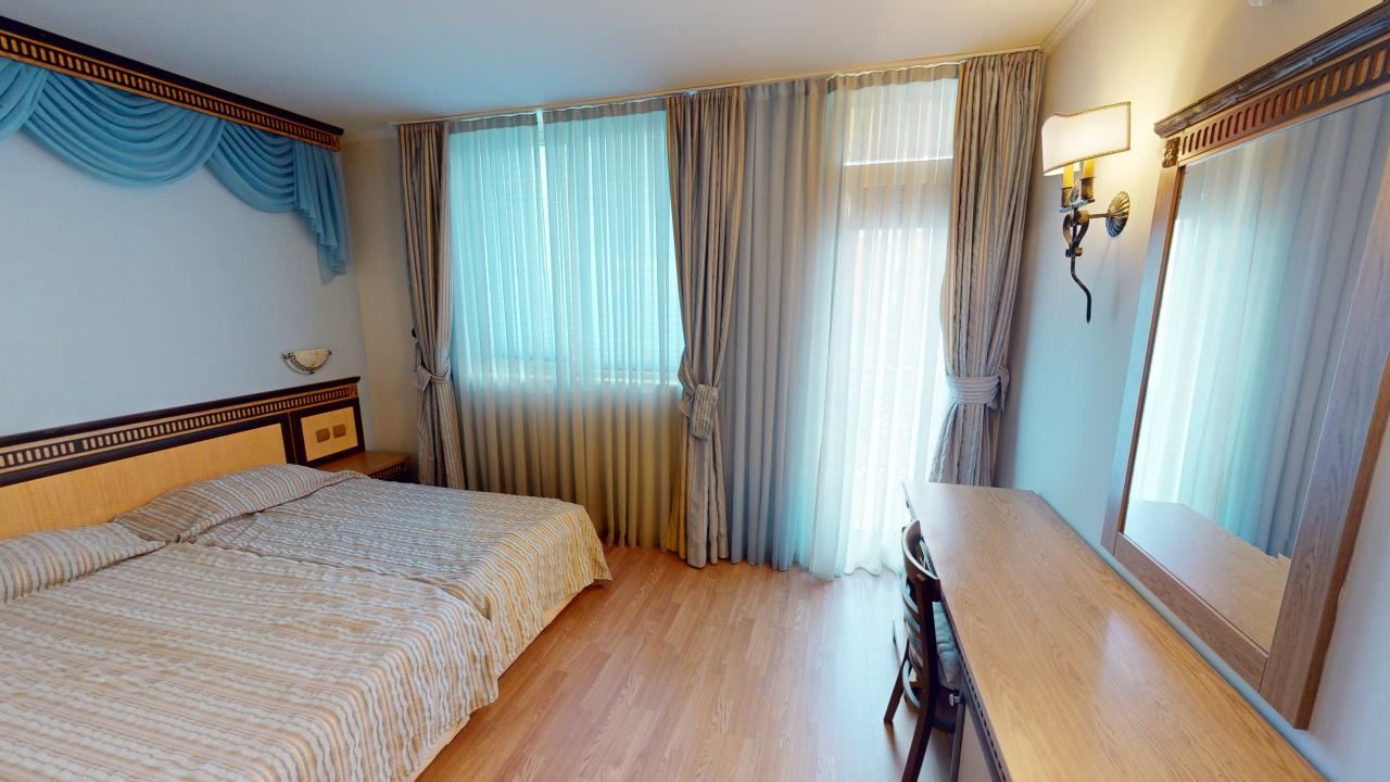 Panoramatický prostorný byt s jednou ložnicí na první linii moře v Elenite