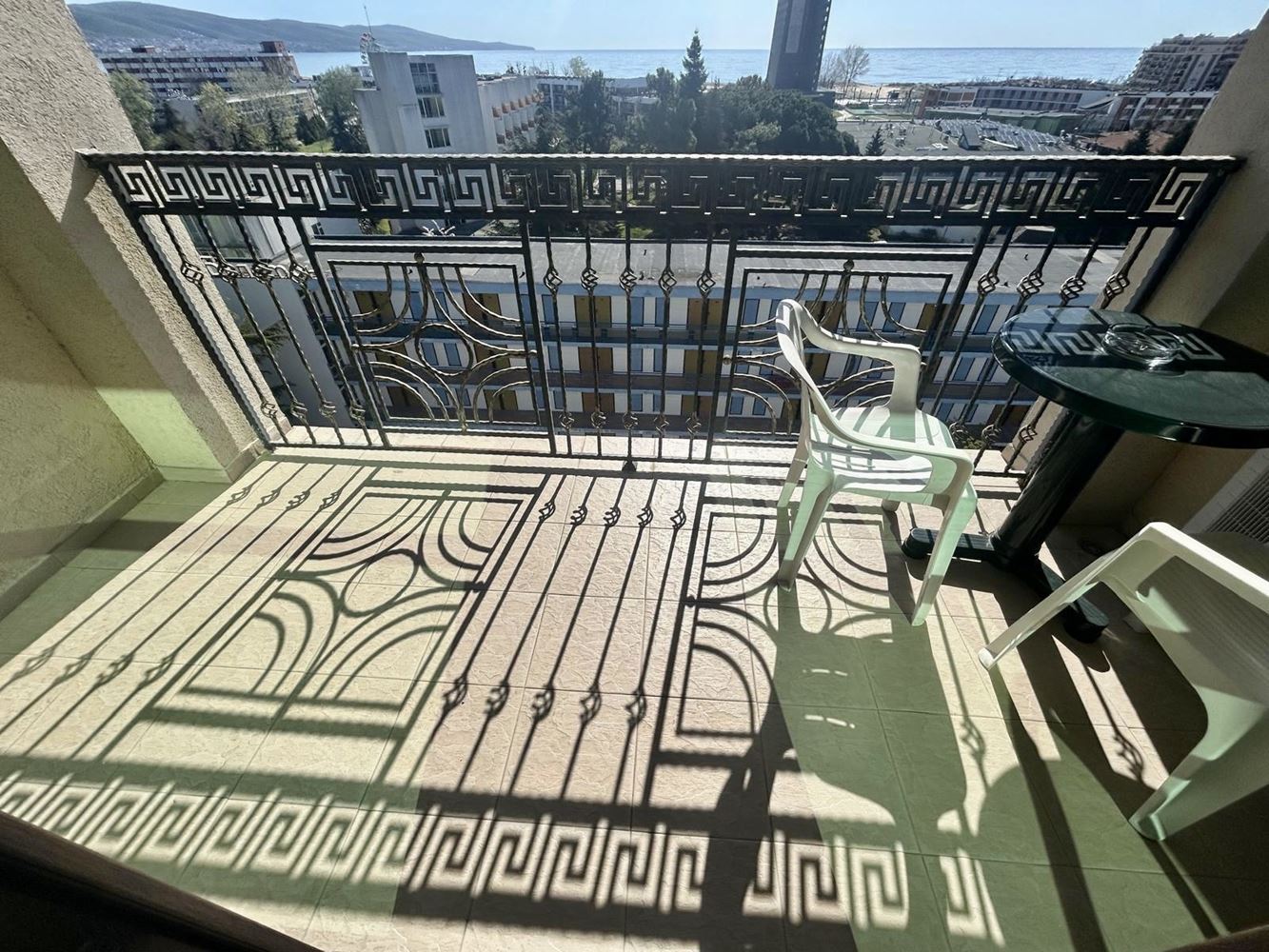 Slunečné pobřeží – prostorné studio s výhledem na moře jen 200 m od pláže