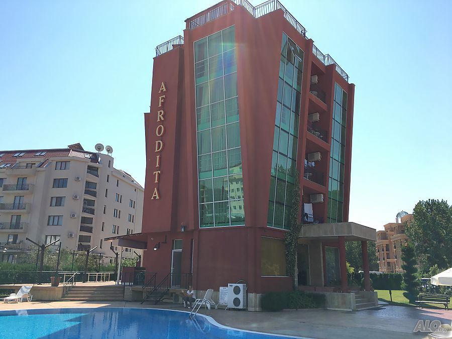 Moderní dvoupokojový byt (s jednou ložnicí) v Sunny Beach – styl, komfort a připravený k nastěhování