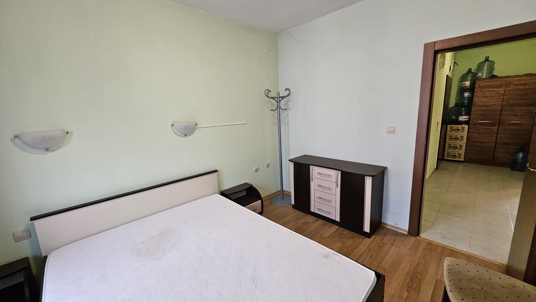 Prostorný apartmán se dvěma ložnicemi v Primorsku – komfort, klid a nízký poplatek za údržbu