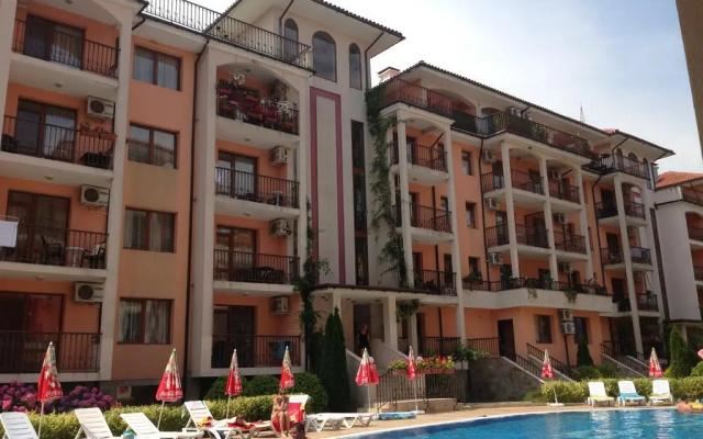 Prostorný apartmán se dvěma ložnicemi v Primorsku – komfort, klid a nízký poplatek za údržbu