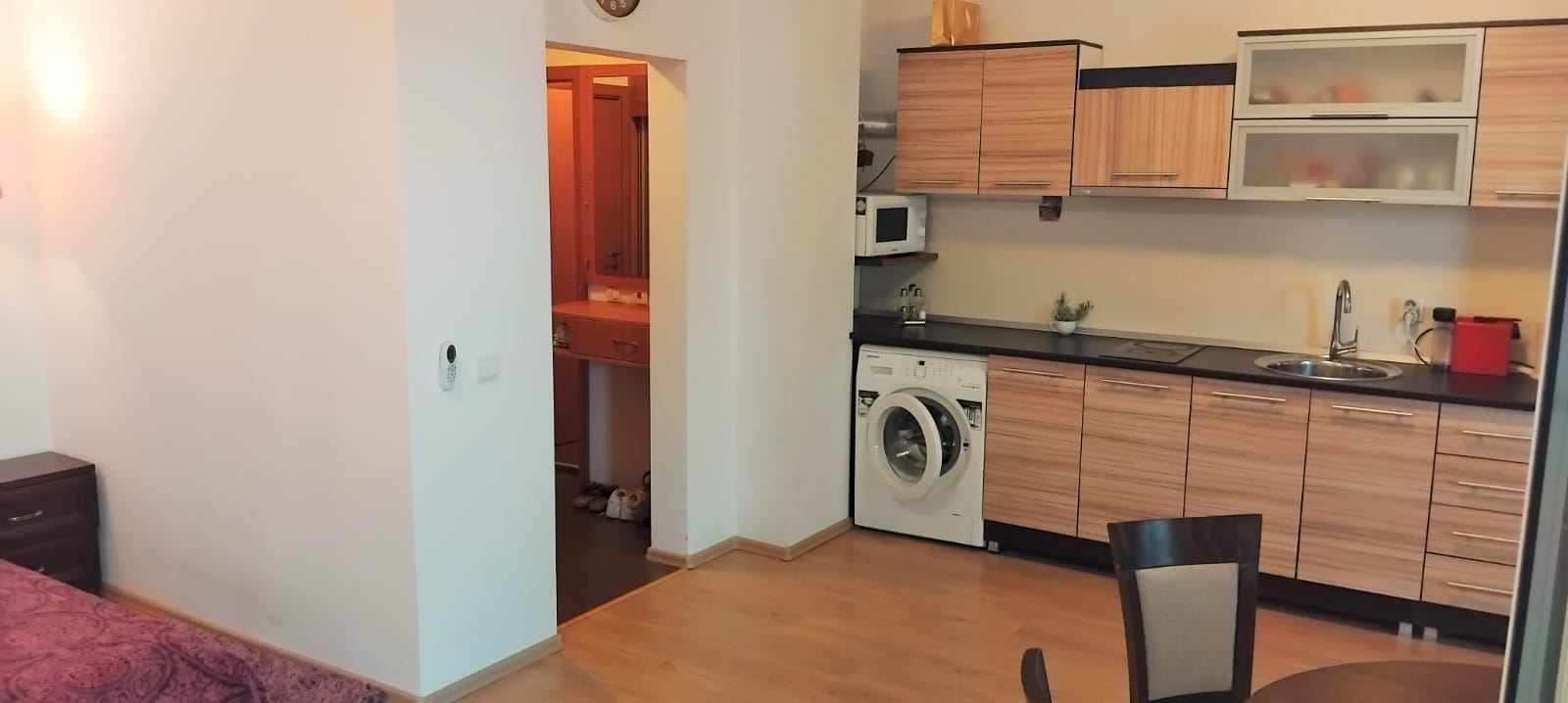 Prostorné studio s výhledem na bazén v klidném komplexu ve Sveti Vlas – komfort a pohoda u moře