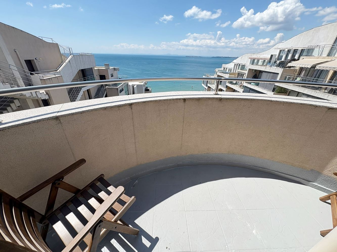 Luxusní apartmán s jednou ložnicí s panoramatickým výhledem na moře v první linii ve Sveti Vlas