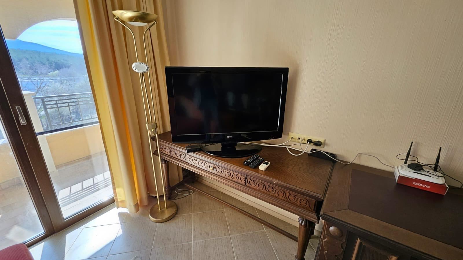 Prostorný byt s jednou ložnicí na první linii u moře v Carevu s kompletním vybavením