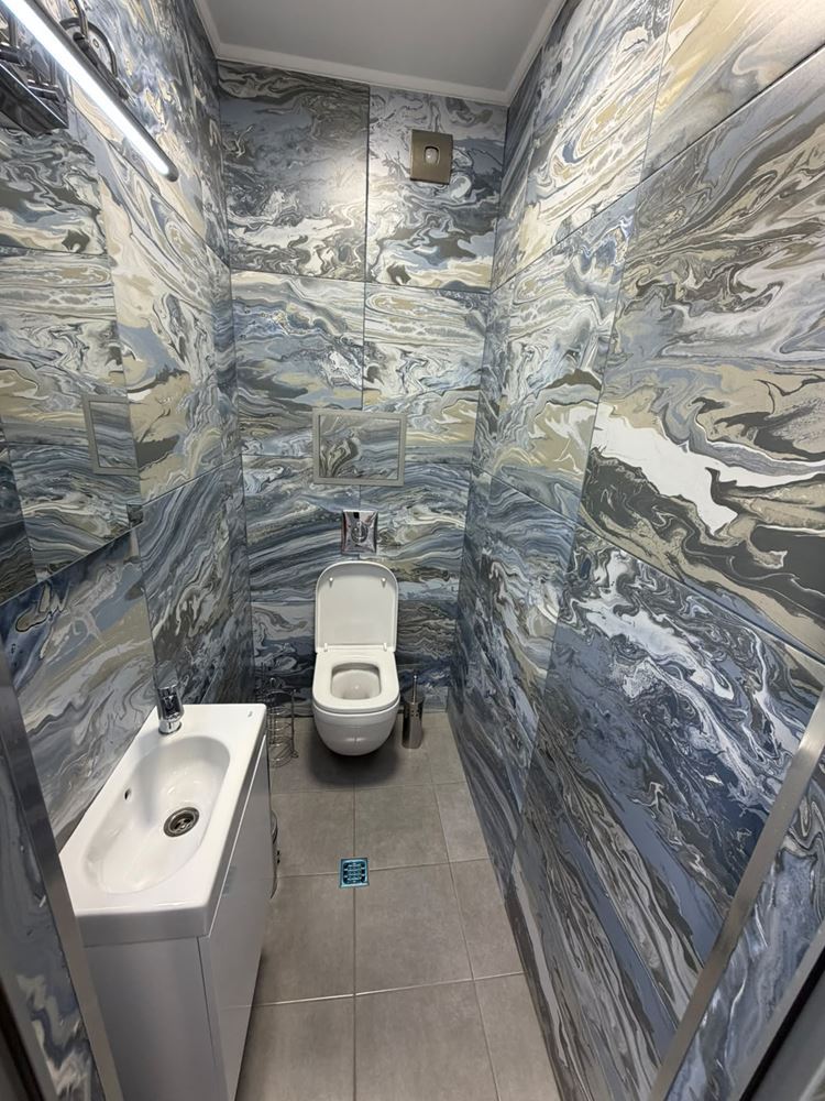 Prostorný apartmán se dvěma ložnicemi a výhledem na bazén v Slunečném pobřeží – vynikající volba pro rodinu a investici