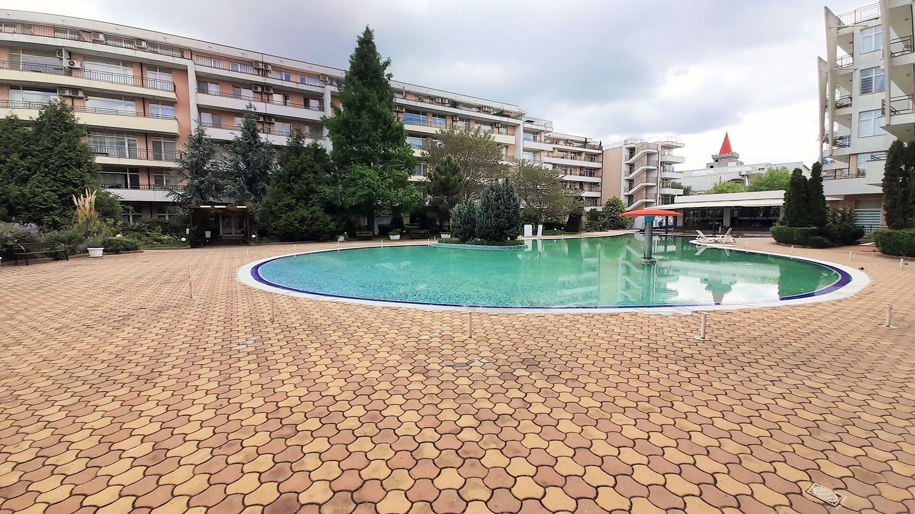 Dvouložnicový apartmán ve Slunečném pobřeží s bohatou infrastrukturou a skvělou polohou