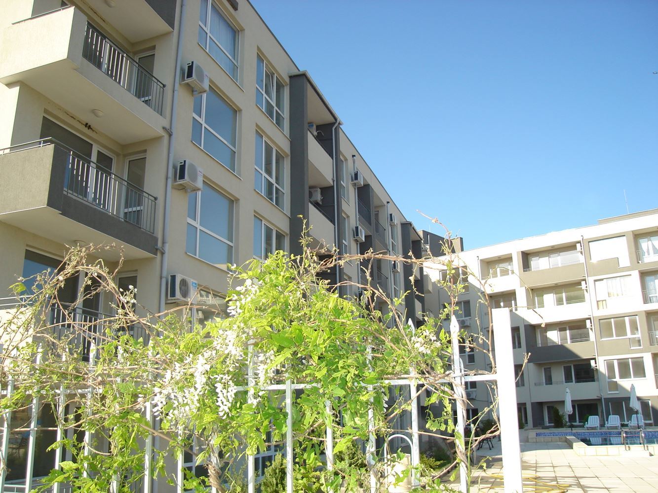 Apartmán s jednou ložnicí ve Sveti Vlas s nízkým poplatkem za údržbu a vybavením pro celoroční využití