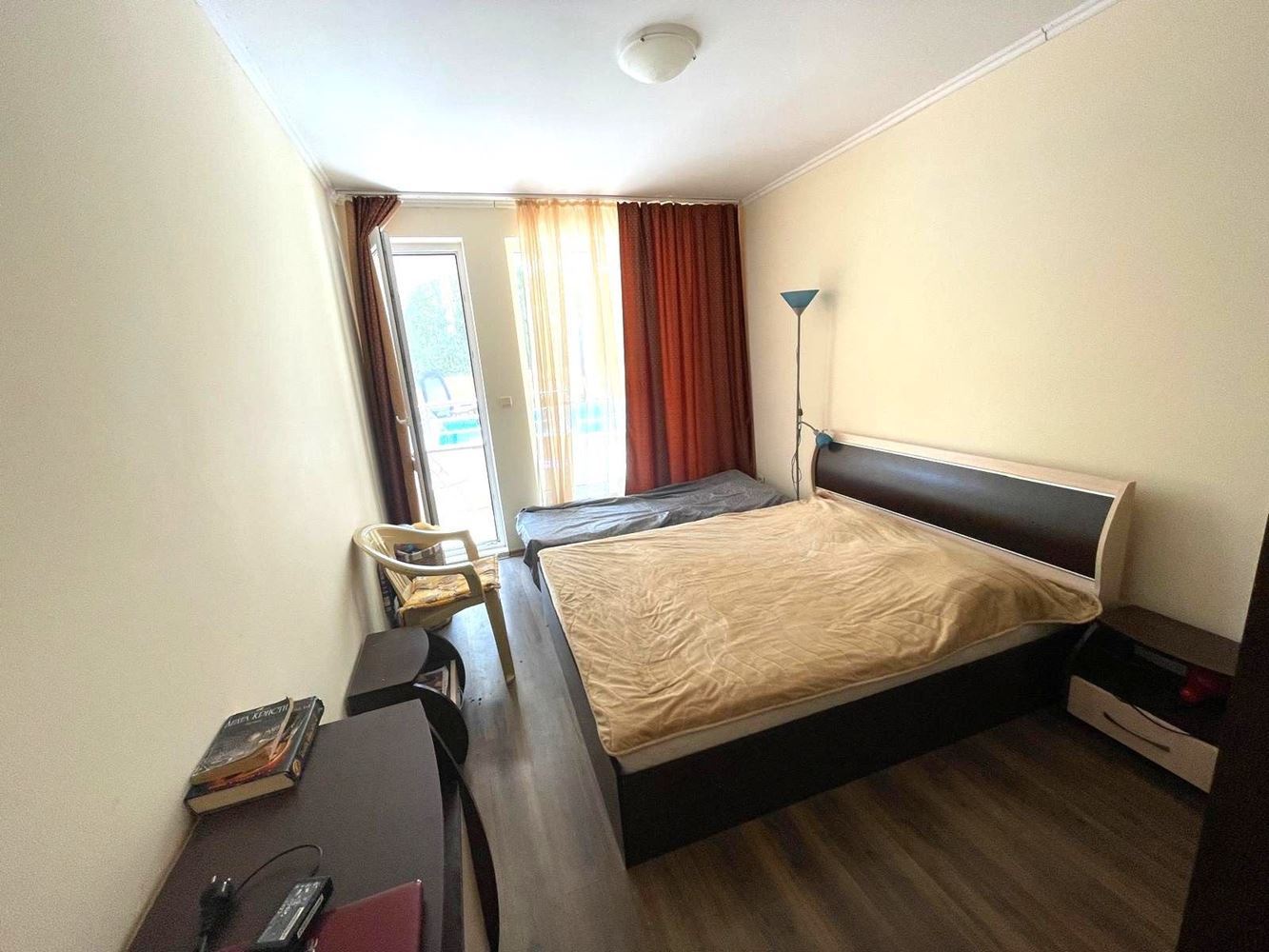 Velký apartmán s jednou ložnicí 100 metrů od pláže v Pomorie s přímým přístupem k bazénu