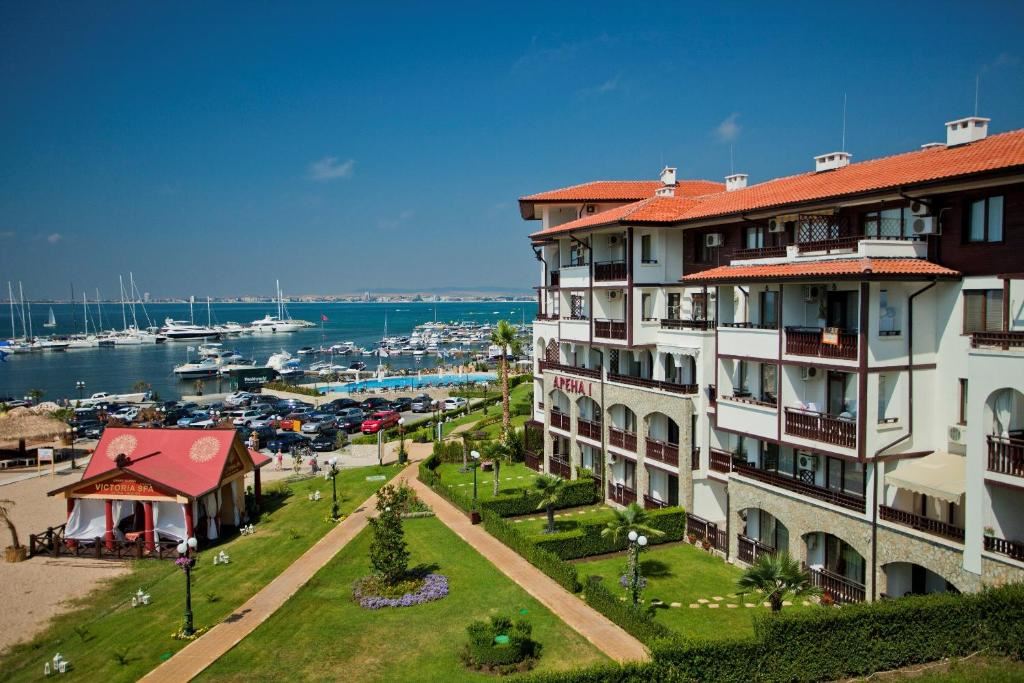 Apartmán v první linii ve Sveti Vlas – stylová nemovitost u pláže a jachetního přístavu „Marina Dinevi“