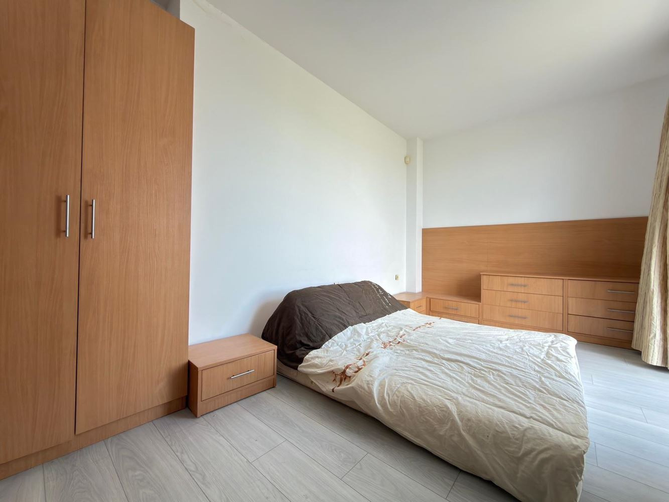 Prostorný čtyřpokojový mezonet s panoramatickými výhledy – komfort a styl v srdci klidu