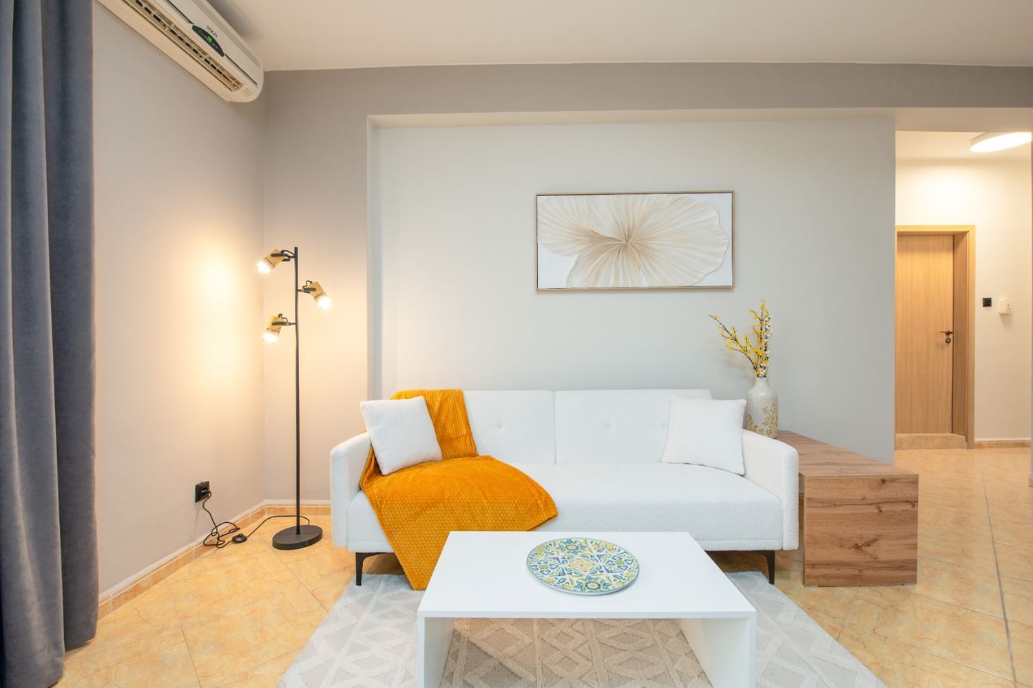 Stylově zrekonstruovaný byt se dvěma ložnicemi v udržovaném komplexu v Slunečném pobřeží – komfort, klid a výborná lokalita