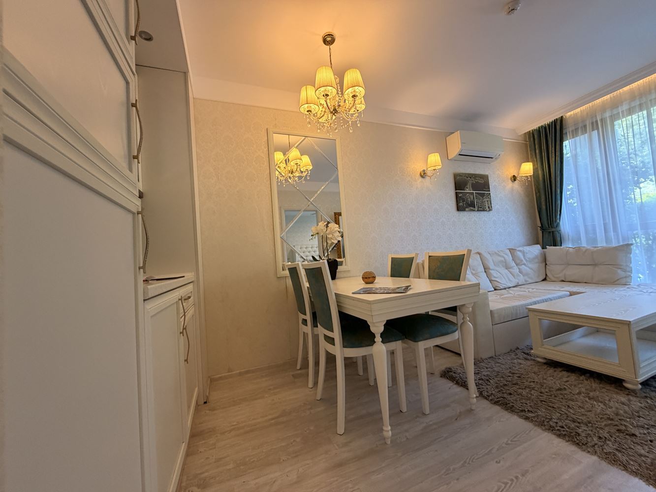Apartmán s jednou ložnicí s výhledem na park a bazén v prestižním komplexu na Slunečném pobřeží