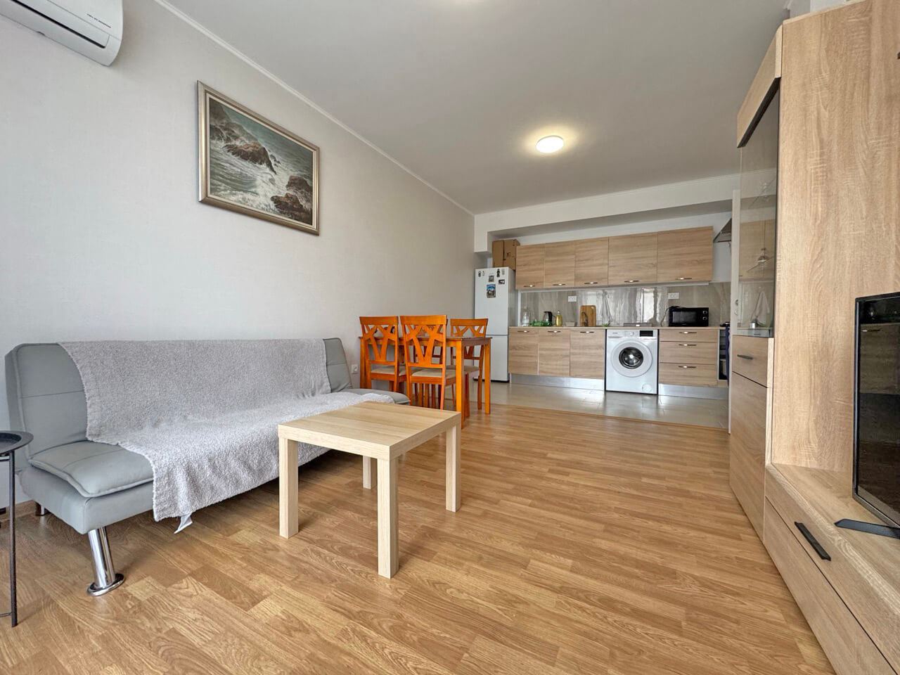 Zařízený apartmán s jednou ložnicí v novém komplexu v Aheloji – klid, zeleň a komfort u moře
