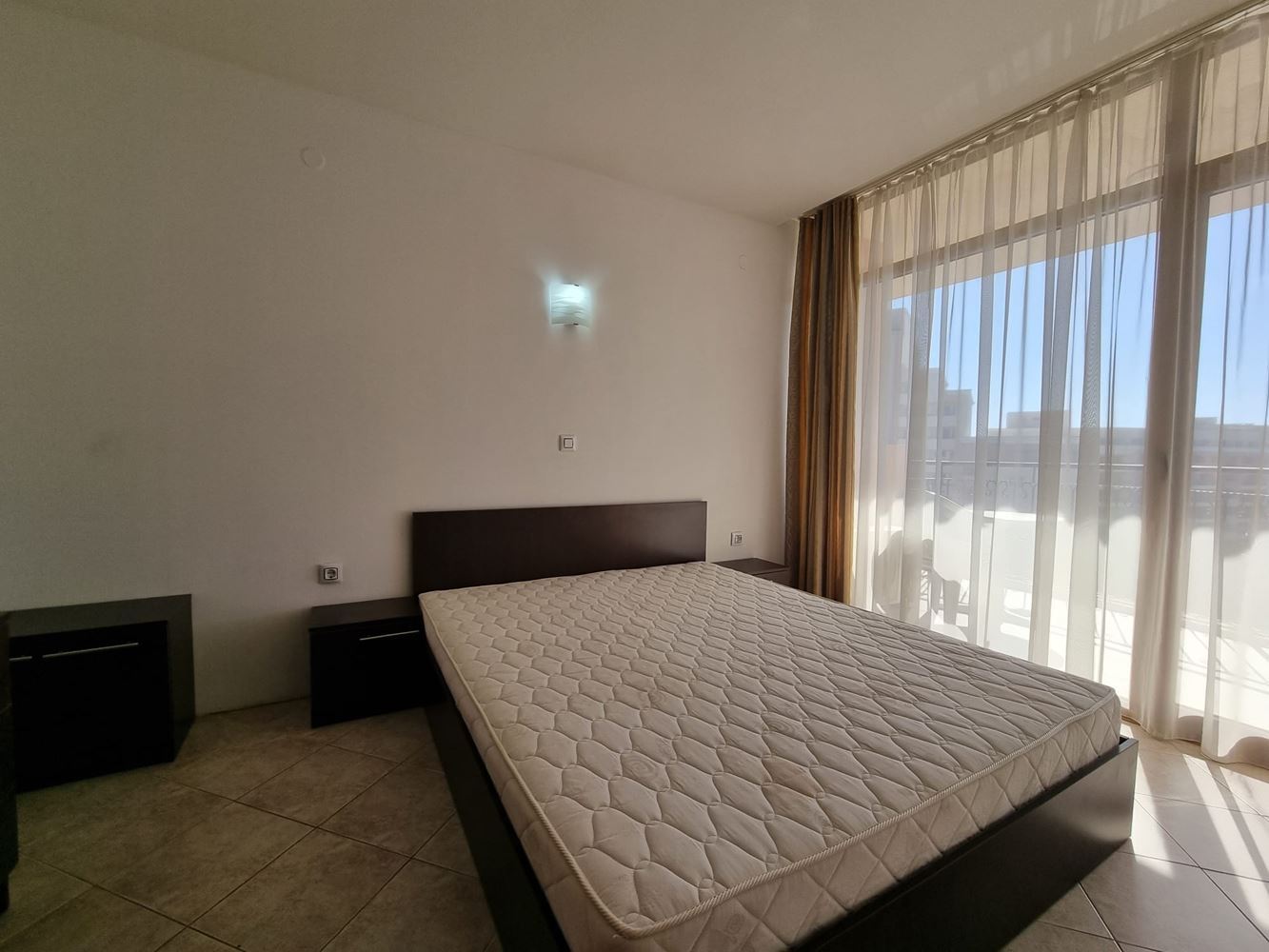 Prostorný apartmán s jednou ložnicí 200 metrů od pláže na Slunečném pobřeží