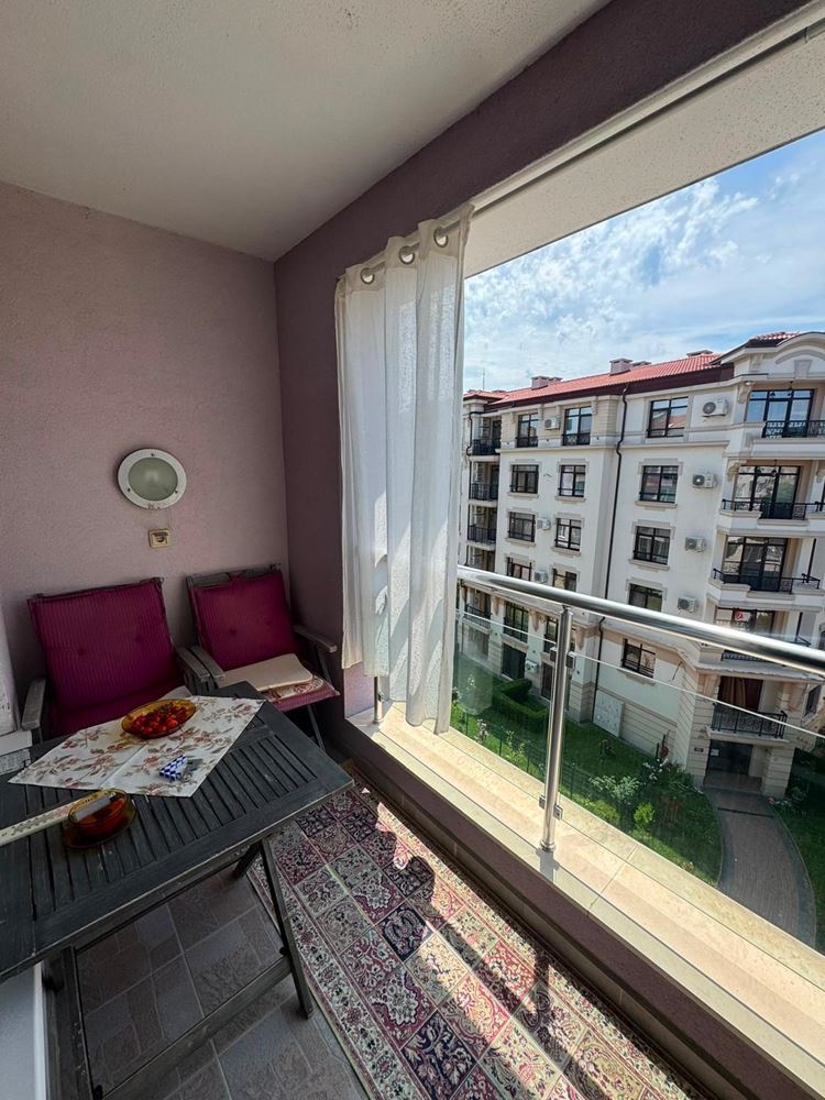 Prostorné a útulné studio v srdci Starého města Pomorie – pouze 50 metrů od pláže
