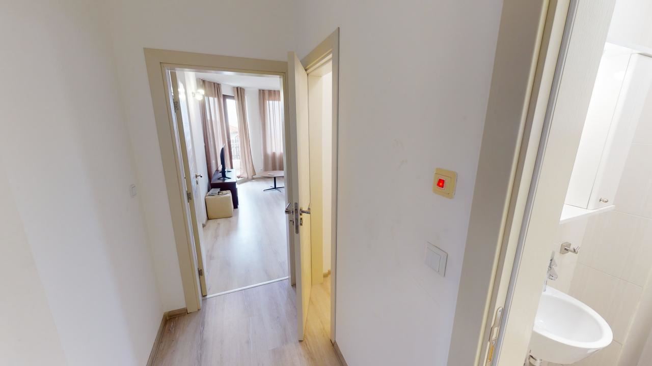 Prostorný a světlý byt se dvěma ložnicemi a výhledem na hory ve Slunečném pobřeží