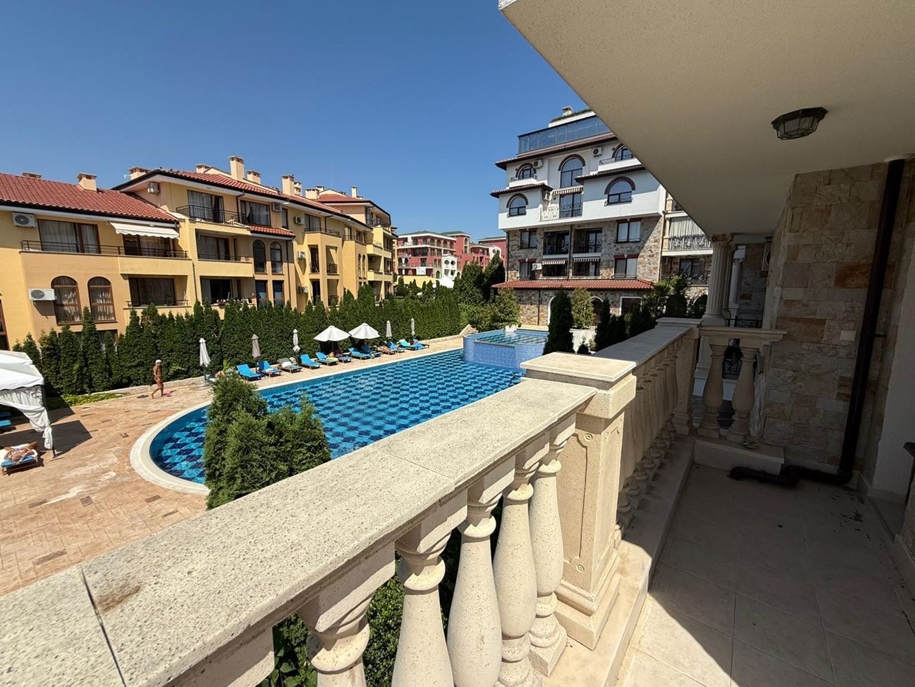 Luxusní mezonet s prostornou verandou a výhledem na bazén ve Sveti Vlas