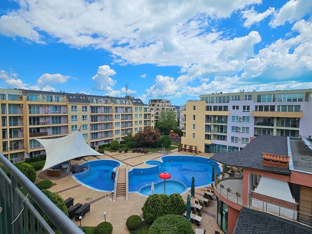 Exkluzivní 2pokojový apartmán s panoramatickým výhledem na bazén ve Slunečném pobřeží