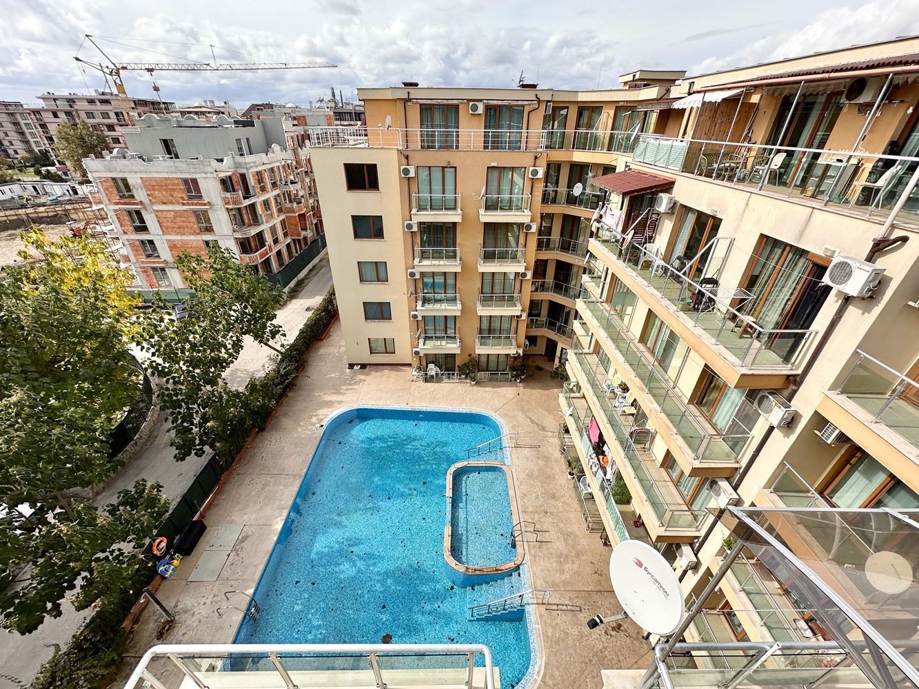  Prostorné studio s působivou panoramatickou terasou na Slunečním pobřeží