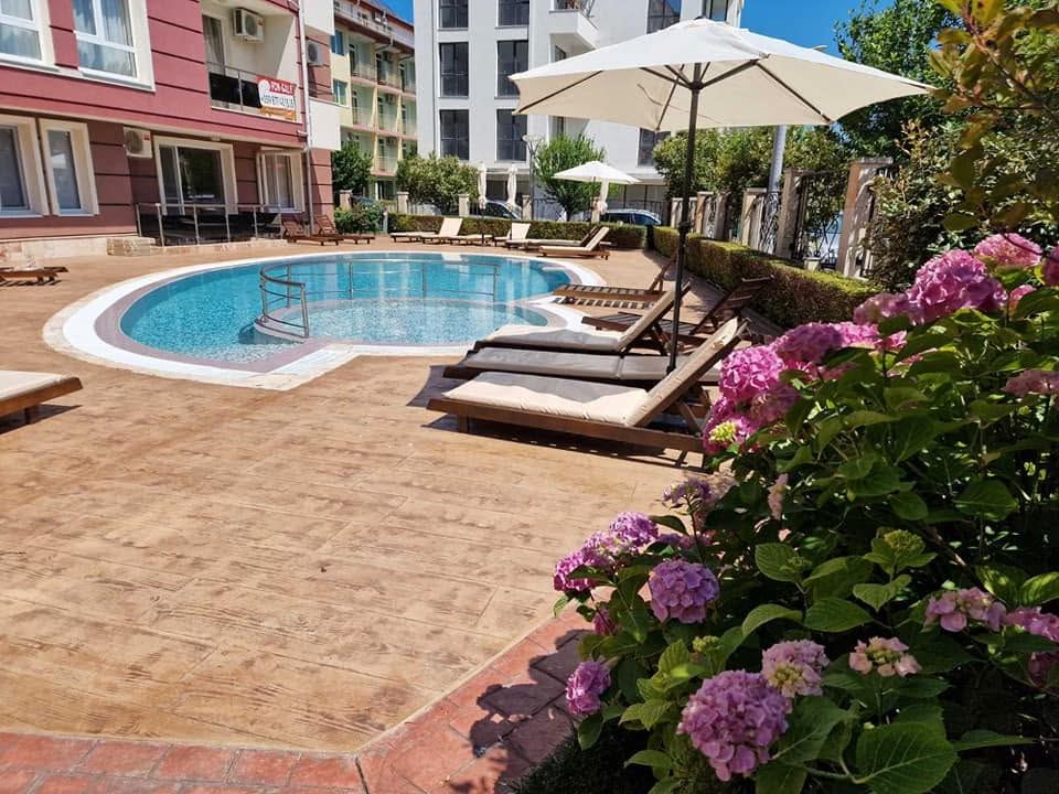 Mořský komfort a útulnost ve stylovém apartmánu s jednou ložnicí v Ravdě