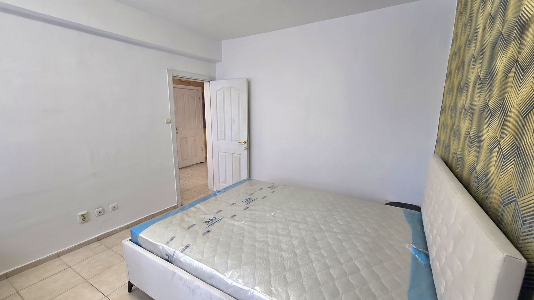Apartmán se dvěma ložnicemi, jižní orientací a výhledem na bazén v Slunečném pobřeží