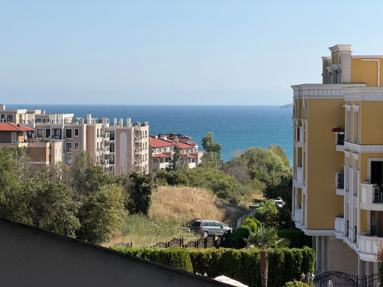 Luxusní byt s jednou ložnicí a výhledem na moře ve Sveti Vlas – stylová nemovitost pro skutečné pohodlí