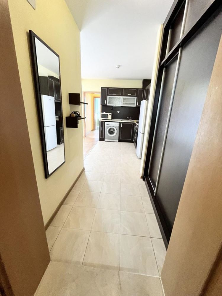 Prostorný apartmán s jednou ložnicí a výhledem na bazén ve skvěle udržovaném komplexu v Pomorie