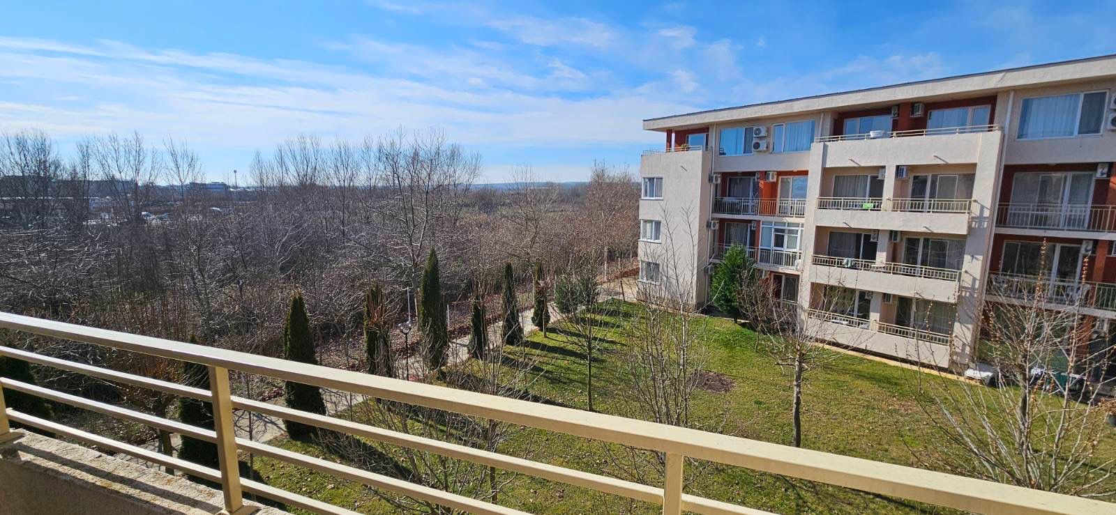 Stylové studio s terasou a vynikajícím vybavením ve Slunečném pobřeží