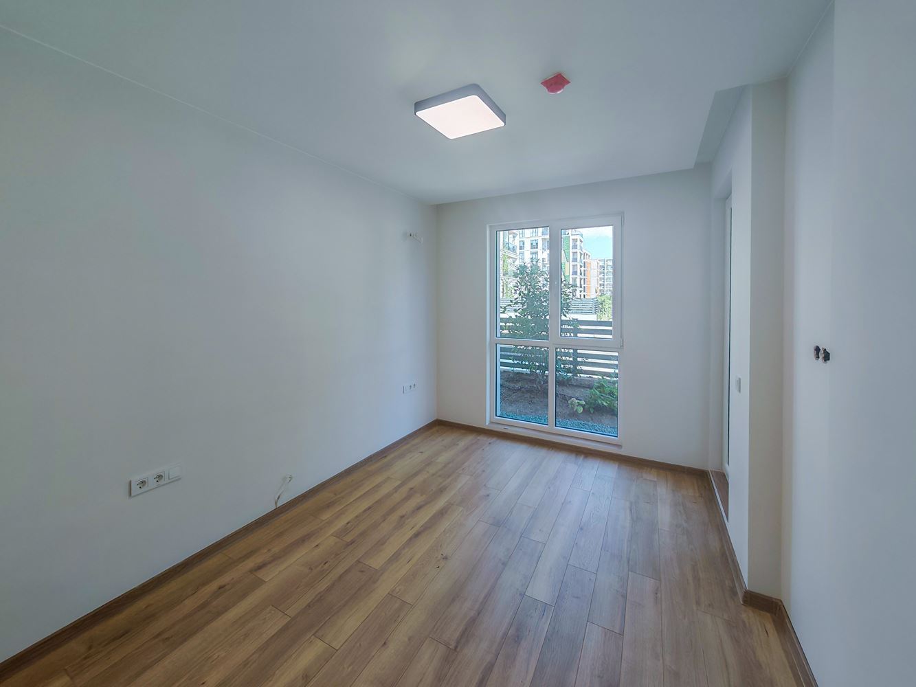 Zcela nový apartmán s jednou ložnicí v zelené a klidné části Slunečného pobřeží