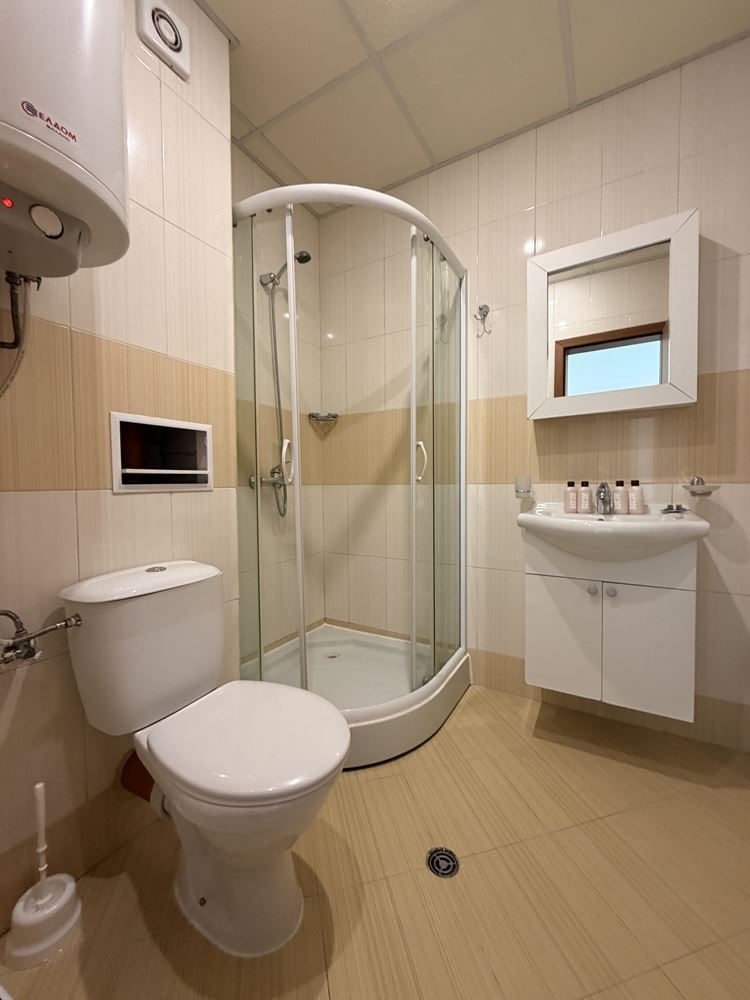 Prostorný apartmán se dvěma ložnicemi ve Slunečném pobřeží – panoramatický výhled a klidná lokalita